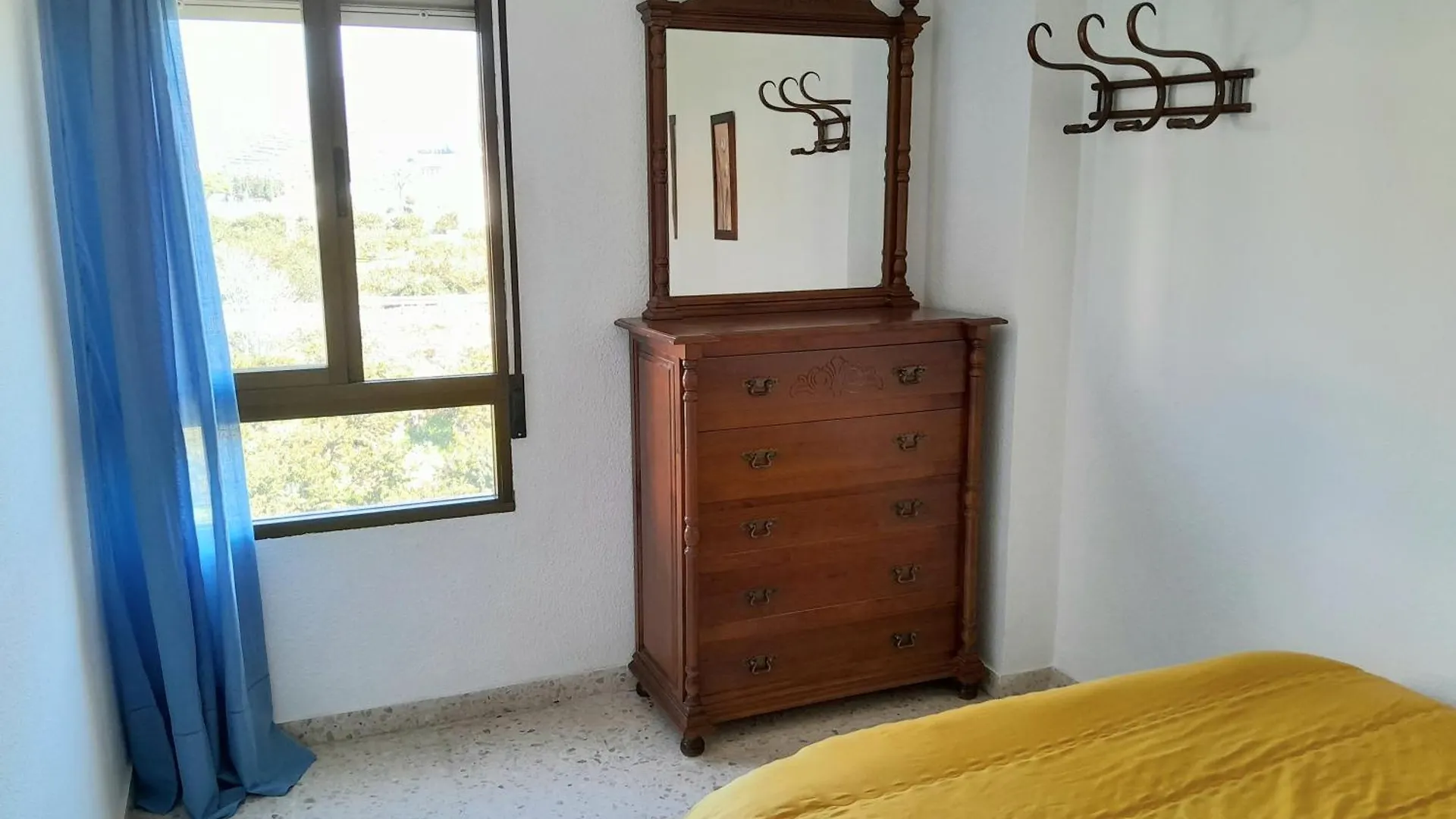 Room In Shared Apartment With Parking Almuñécar Spanien